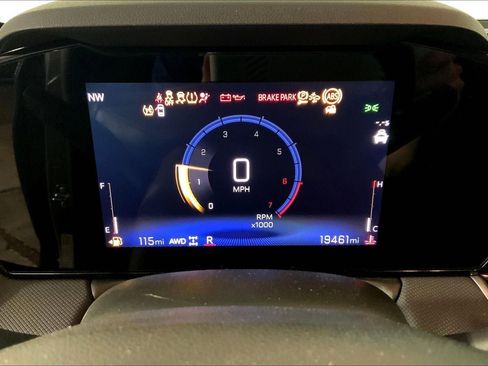 Used 2025 Chevrolet TrailBlazer LT AWD/4WD image 20