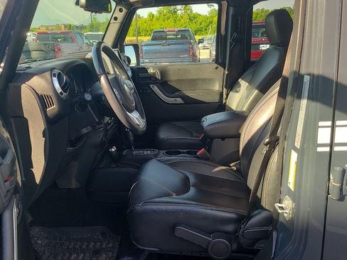 Used 2017 Jeep Wrangler Unlimited Sahara w/ Quick Order Package 24E Chief AWD/4WD image 10