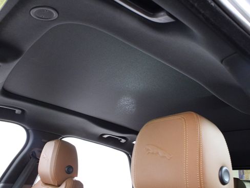 Used 2023 Jaguar F-PACE R-Dynamic S image 33