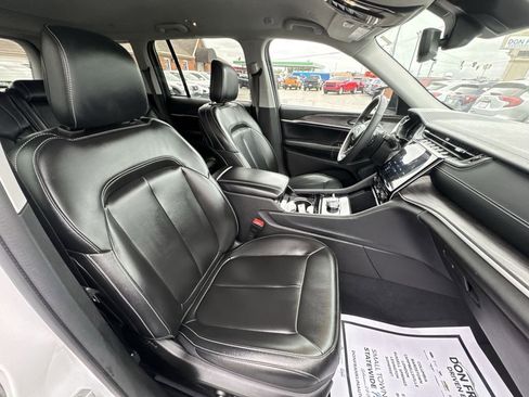 Used 2023 Jeep Grand Cherokee Limited AWD/4WD image 24