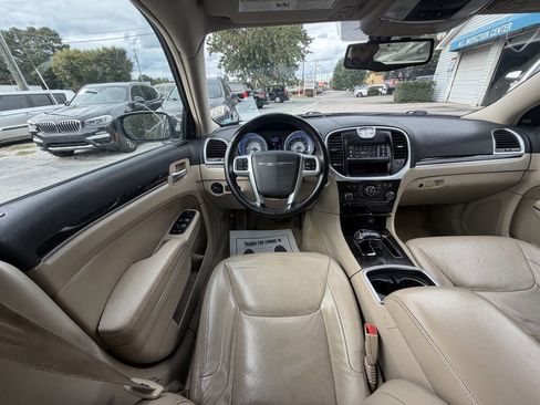Used 2012 Chrysler 300 Limited image 21