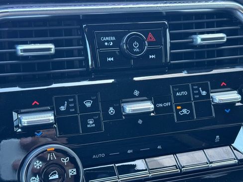 New 2025 Nissan Armada SL image 18