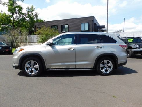 Used 2014 Toyota Highlander Limited image 26