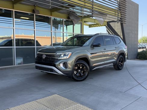 Used 2024 Volkswagen Atlas Peak Edition SEL AWD/4WD image 1