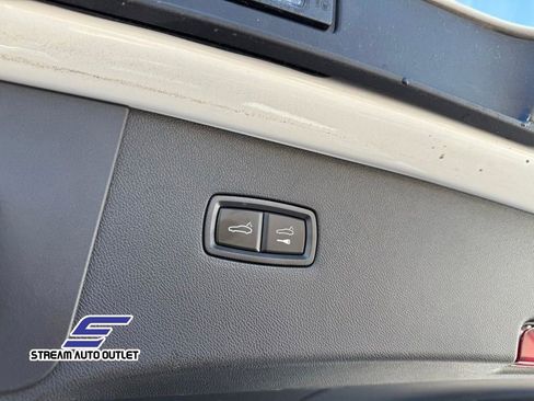 Used 2023 Porsche Cayenne Platinum Edition image 37