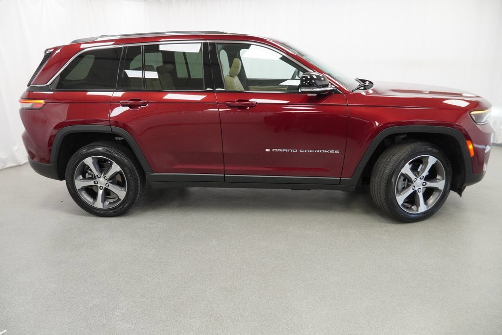 Used 2022 Jeep Grand Cherokee Limited 4xe AWD/4WD image 17