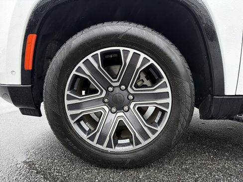 Used 2024 Jeep Wagoneer Series II w/ Flexible Seating Group image 12