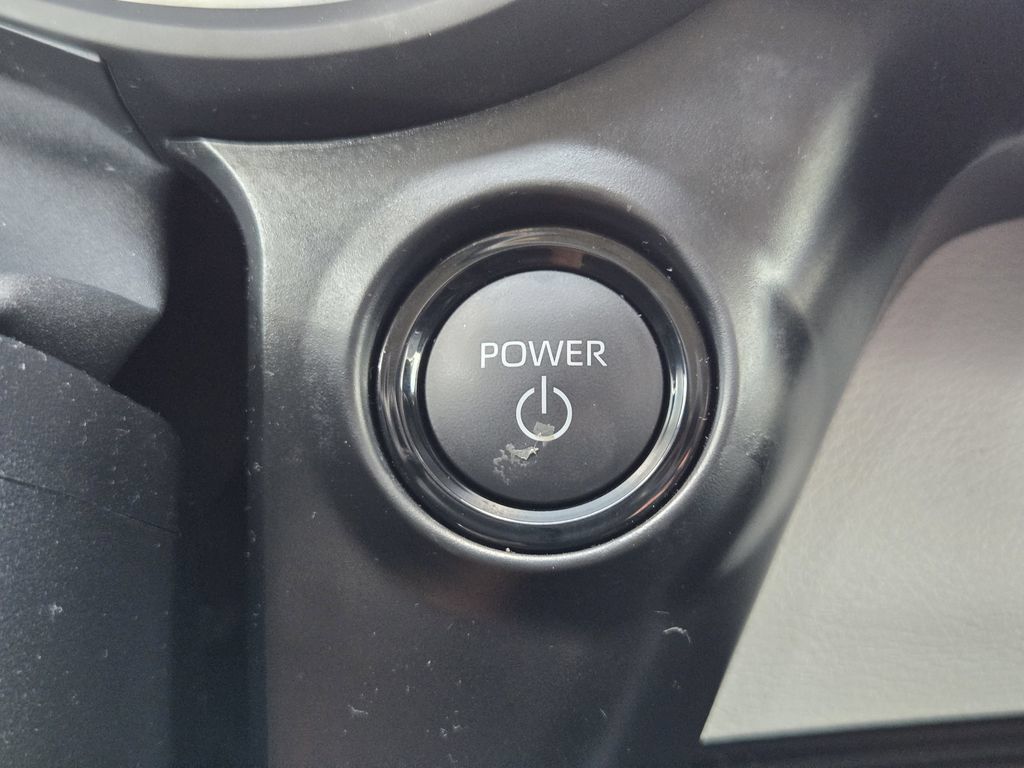 Used 2026 Toyota Sienna XLE FWD image 21