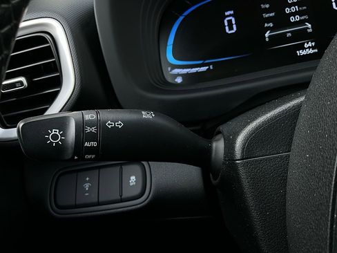 Used 2025 Hyundai Venue SEL image 36