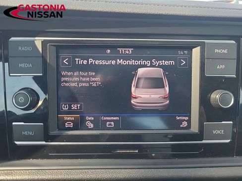 Used 2024 Volkswagen Jetta SE image 37