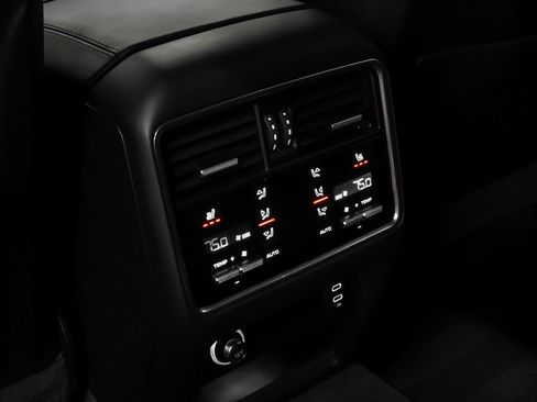 Used 2023 Porsche Cayenne Platinum Edition image 43