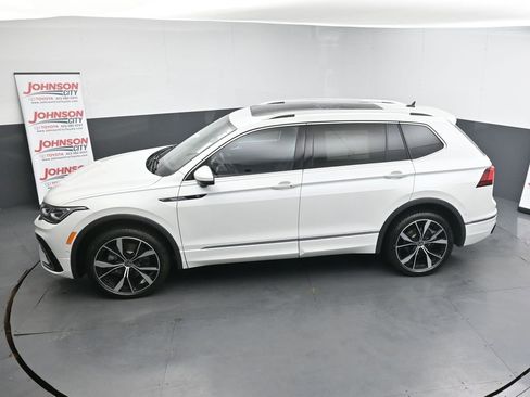 Used 2024 Volkswagen Tiguan SEL R-Line image 28