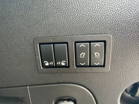 Used 2017 GMC Yukon Denali w/ Open Road Package RWD image 21
