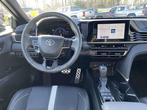 Used 2025 Toyota Camry SE w/ Convenience Package image 14
