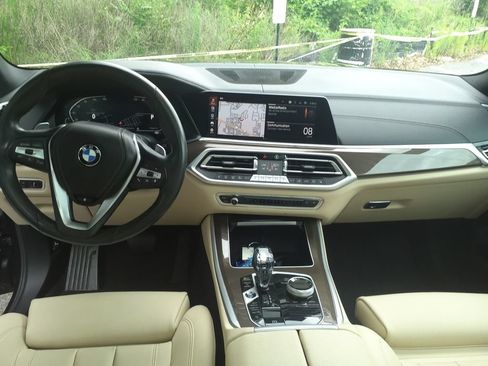 Used 2022 BMW X5 xDrive40i w/ Executive Package AWD/4WD image 22