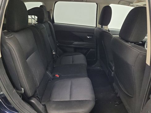 Used 2017 Mitsubishi Outlander SE image 19