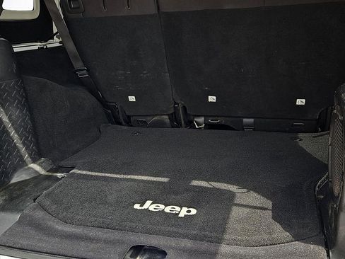 Used 2013 Jeep Wrangler Unlimited Sahara w/ Connectivity Group AWD/4WD image 8