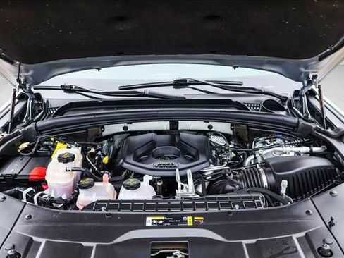 Used 2022 Jeep Grand Cherokee Overland AWD/4WD image 28