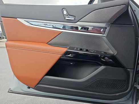 New 2026 BMW 750e xDrive w/ Executive Package image 27