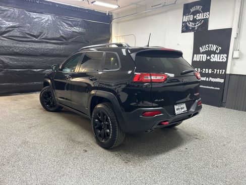 Used 2017 Jeep Cherokee Trailhawk w/ Comfort/Convenience Group AWD/4WD image 4