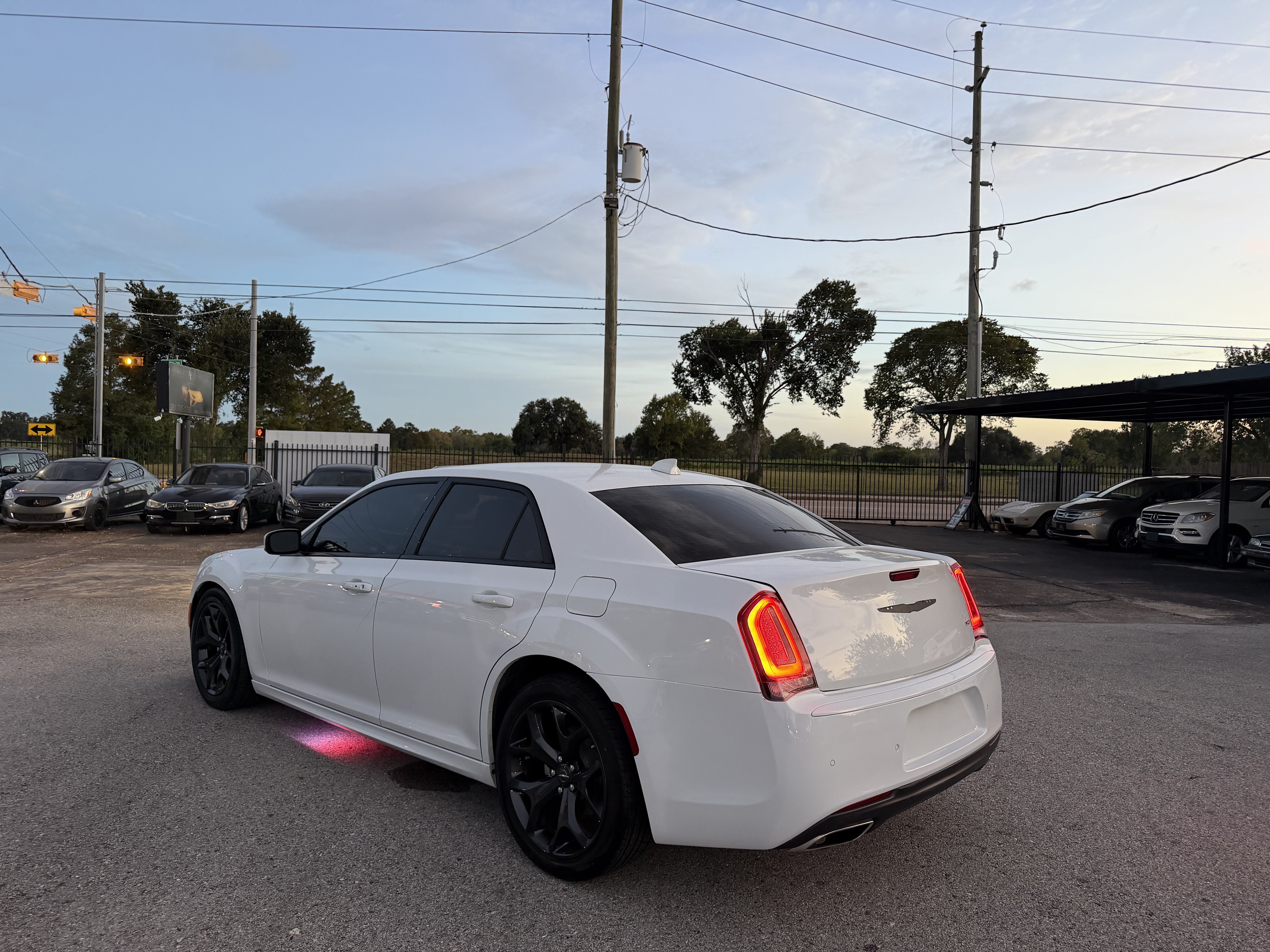 Used 2022 Chrysler 300 Touring L w/ Comfort Group RWD image 8
