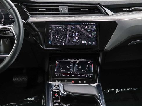 Used 2024 Audi Q8 e-tron Premium Plus image 17