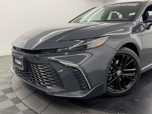 Used 2026 Toyota Camry SE FWD image 4
