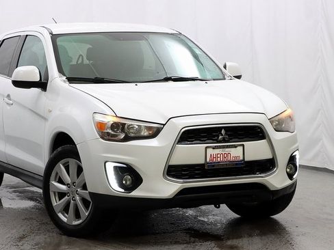 Used 2015 Mitsubishi Outlander Sport SE image 2