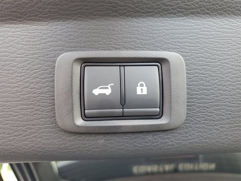 New 2025 Mitsubishi Outlander SE image 29