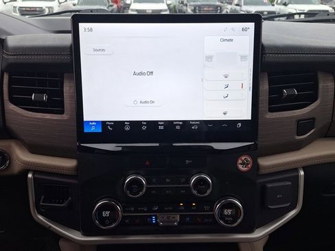 Used 2023 Ford Expedition Limited image 12