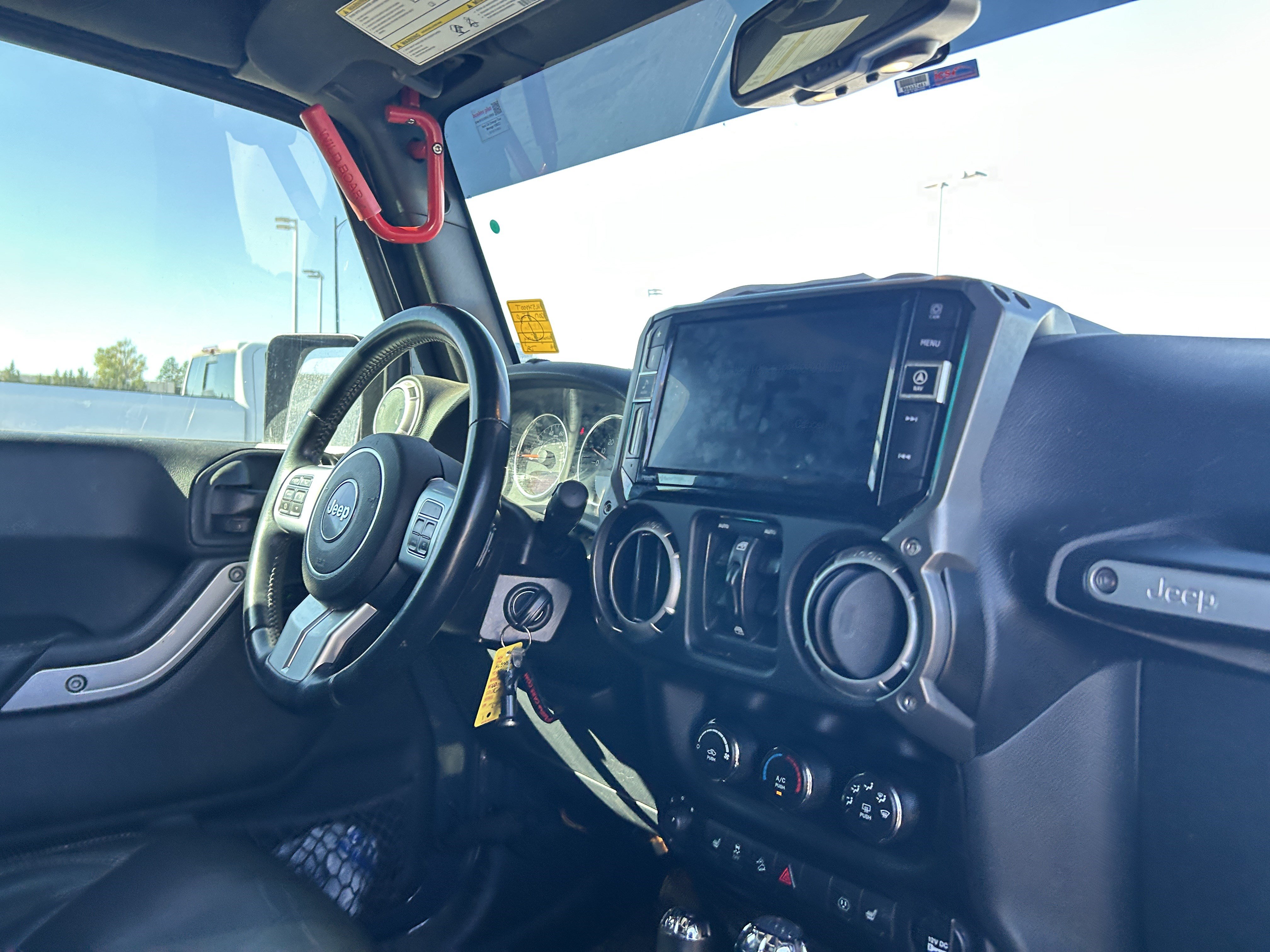 Used 2017 Jeep Wrangler Unlimited Rubicon AWD/4WD image 14