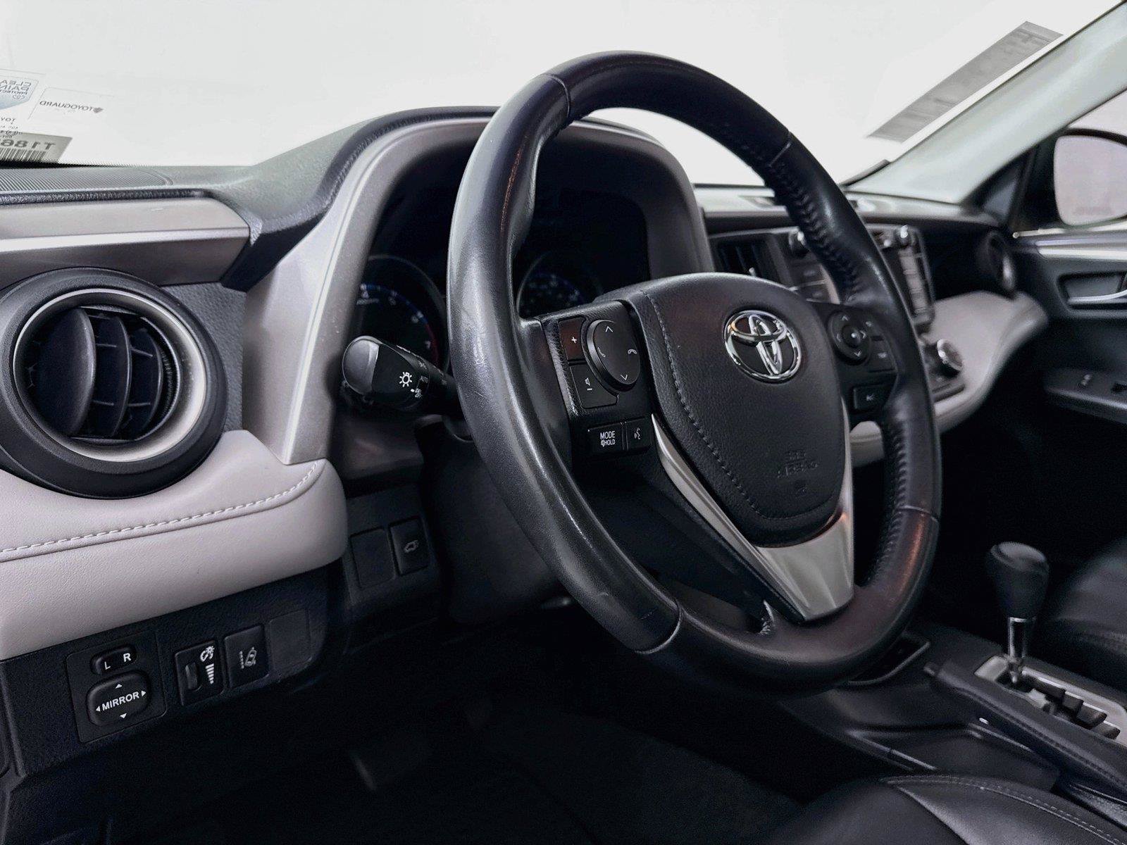 Used 2018 Toyota RAV4 XLE FWD image 4