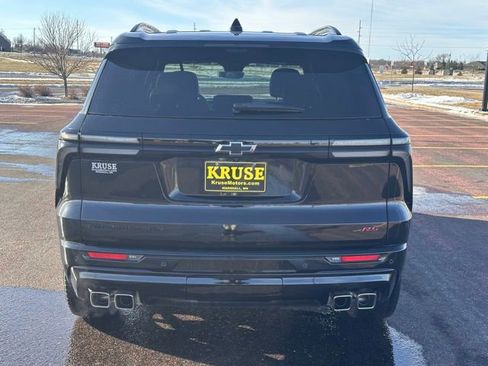 Used 2025 Chevrolet Traverse RS image 4