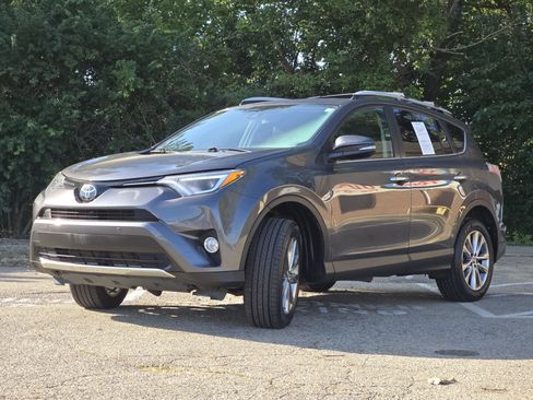 Used 2016 Toyota RAV4 Limited AWD/4WD image 3