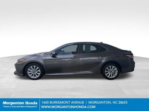 Used 2020 Toyota Camry LE FWD image 5