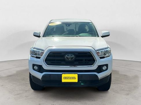 Used 2018 Toyota Tacoma SR5 RWD image 2