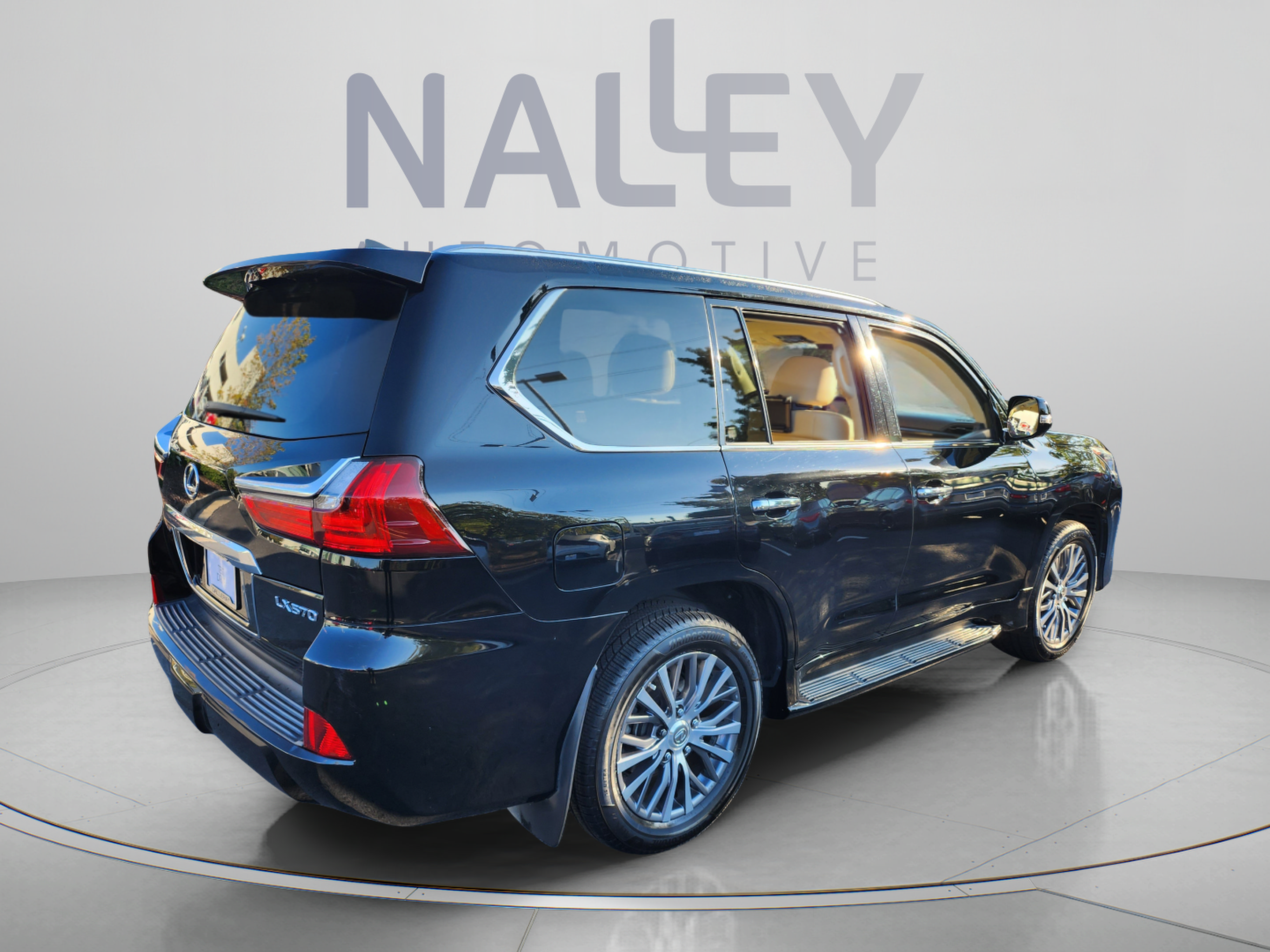 Used 2018 Lexus LX 570 4WD image 5