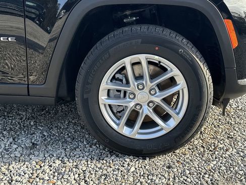 New 2025 Jeep Grand Cherokee L Laredo image 12