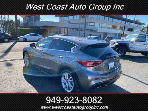 Used 2019 INFINITI QX30 image 4