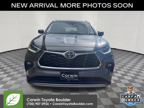 Used 2021 Toyota Highlander Platinum AWD/4WD image 2