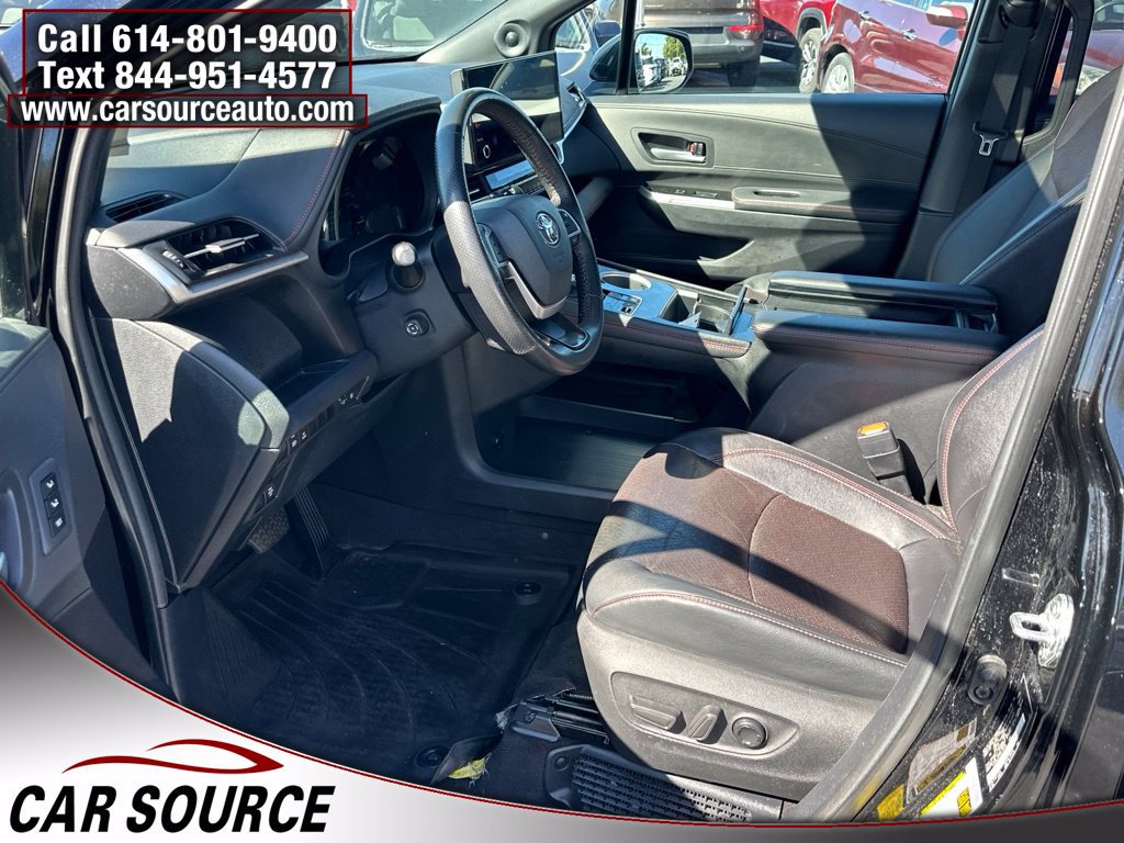 Used 2025 Toyota Sienna XSE w/ XSE Premium Package FWD image 10