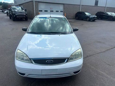 Used 2007 Ford Focus SE FWD image 2