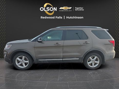 Used 2016 Ford Explorer XLT w/ Equipment Group 202A image 2