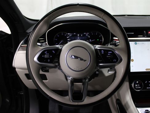 Used 2022 Jaguar F-PACE S image 10