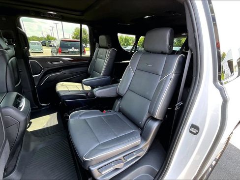 Used 2024 Cadillac Escalade ESV Premium Luxury AWD/4WD image 24