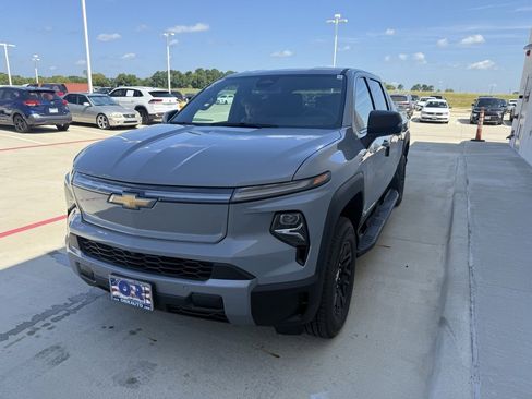 New 2025 Chevrolet Silverado EV LT image 2
