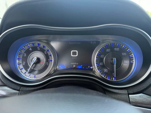 Used 2019 Chrysler 300 Touring w/ Sport Appearance Package RWD image 20