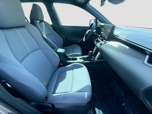 Used 2025 Toyota Corolla Cross AWD Hybrid image 31