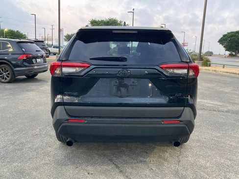 Used 2021 Toyota RAV4 LE FWD image 6