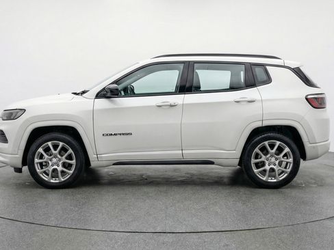 Used 2025 Jeep Compass Limited image 5